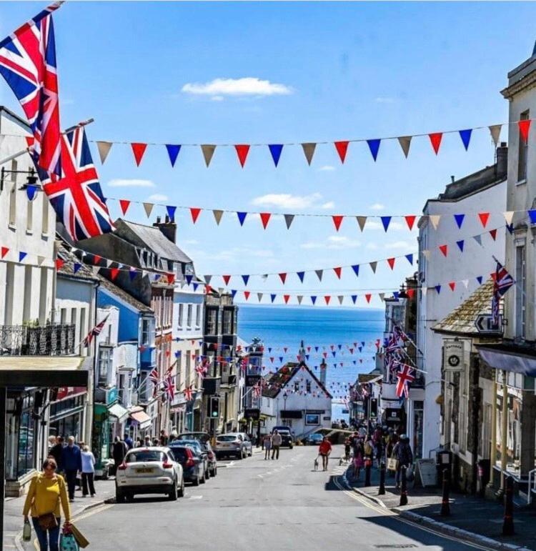 Light And Airy Central Lyme Regis Appartment With Parking Eksteriør billede